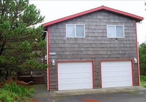 Spacious Home & A Half-Block from the Beach. in Manzanita