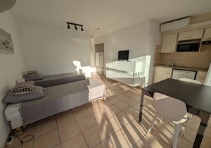 Studio Near Beach and Shops - Air Conditioning, Parking, Wi-Fi in Saint-Raphaël