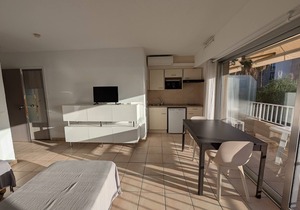 Studio Near Beach and Shops - Air Conditioning, Parking, Wi-Fi in Saint-Raphaël