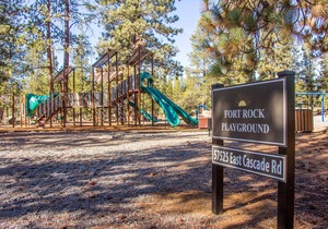Sun-filled Home, A/C, Private Hot Tub, Ping Pong, Bikes-SHAG06 in Sunriver