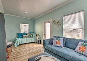 Surfside Beach House with Balcony and Ocean Views! in Surfside Beach