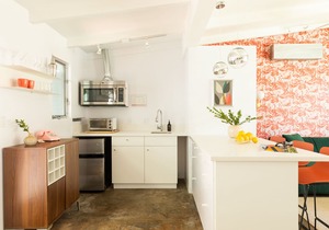 The Wesley Studio 2 by AvantStay | Retro & Spacious w/BBQ, Pool, & Spa