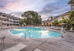 Windsor, CA: Sonoma 2 Bedroom Condo w/Fireplace, Resort Pool, Spa, WiFi & More! in Windsor