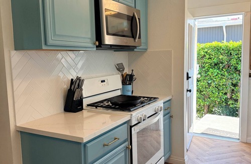 Inglewood House | 0.5 Mile Walk To Sofi - Art Deco Beach Cottage - Entire Home