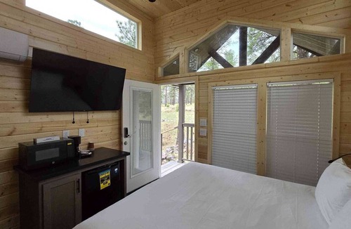 Valle Cabin | 062B Grand Canyon Chalet near South Rim King Bed