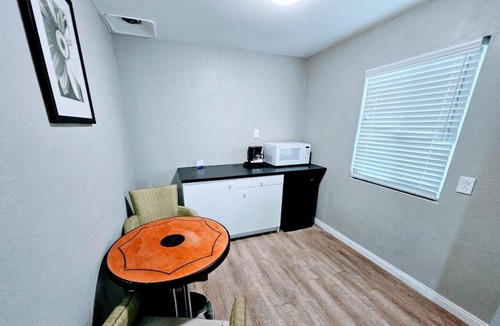 Ridgecrest Apartment | 1 Bedroom Apartment with Kitchen