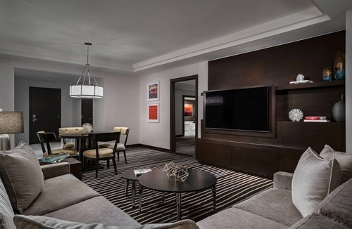 Summerlin South Hotel | 1-Bedroom Suite at a 5⭐️ Hotel