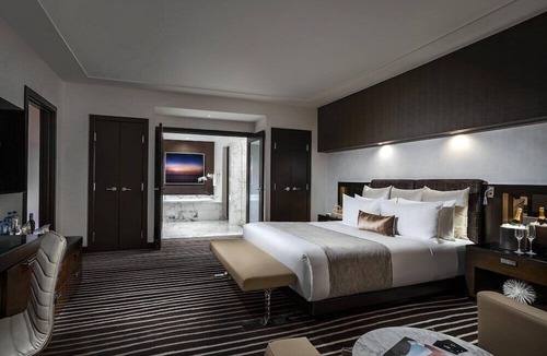 Summerlin South Hotel | 1-Bedroom Suite at a 5⭐️ Hotel