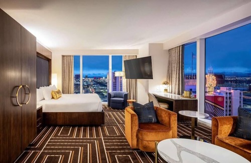 Downtown Las Vegas Hotel | 1-Bedroom Suite at a 4.5⭐️ Hotel