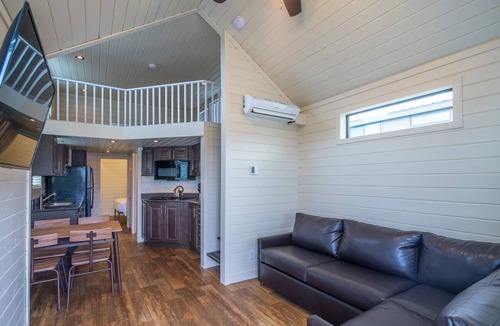 Camp Verde Cabin | 1 Bedroom w/loft Deluxe Cabin Sleeps 6, 30 minutes to Sedona -No pets