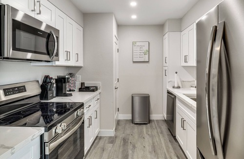 Paradise Apartment | 1 Mi to Unlv & Strip! Modern Vegas Condo