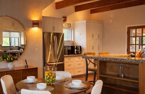 Three Rivers House | 10 minutes to Sequoia Park Entrance/Hot Tub/Fire Pit/Pet Friendly/Mountain Views