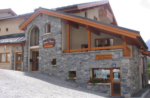 Lanslevillard Apartment | 100m from resort center, 1st floor, view mountain, balcony, tv, ski locker, 52m², Val Cenis