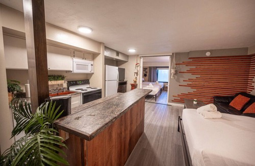 Las Vegas Strip Condo | 1062 Instant Book · Stay Together Suites on The Strip - 5 Comfy BEDS!