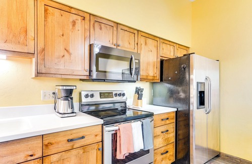 Gatewood Pointe Townhomes House | 12 Mi to Dtwn Tucson: Tranquil Townhome w/Office