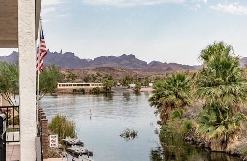 Parker Strip House | 17 BEDS SLEEPS 25 + 7,500 sq. ft. 3 LEVEL + PRIV DOCK ACROSS FROM RAMP @RIV ENTR