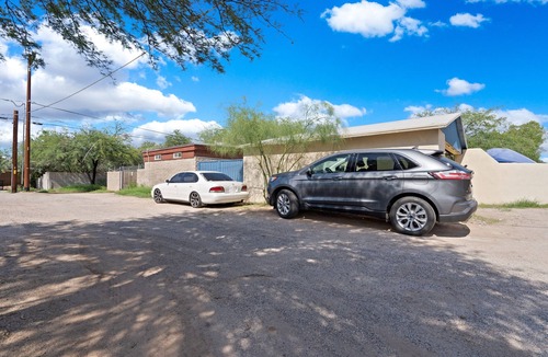Sam Hughes Villa | 1Bed/bath Casita-Quiet downtown neighborhood with washer/dryer and parking