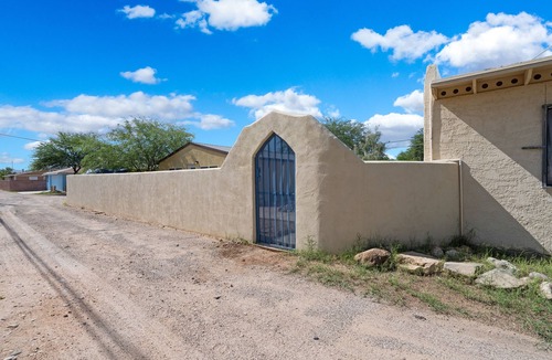 Sam Hughes Villa | 1Bed/bath Casita-Quiet downtown neighborhood with washer/dryer and parking