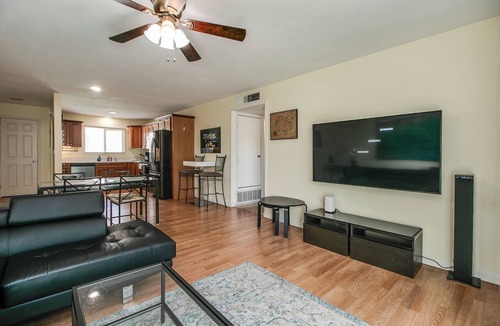 Fashion Square Condo | 2 Bedroom Condo in Heart of Old Town