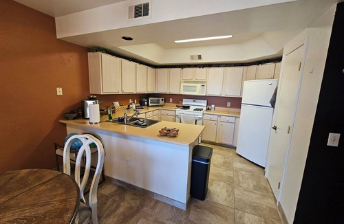 Springpointe Condo | 2-bedroom condo in peaceful Green Valley with AC, Pool and Hot Tub. Parking
