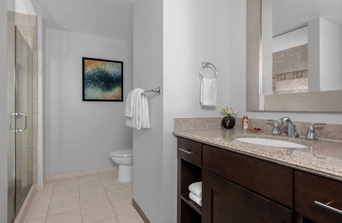 Las Vegas Villa | 2-bedroom upscale villa a block off the strip in Las Vegas
