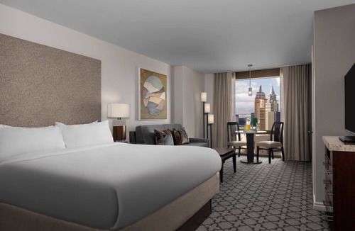 Las Vegas Villa | 2-bedroom upscale villa a block off the strip in Las Vegas