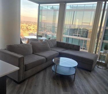 Wilshire Center Apartment | 2 Bedroom with City Views