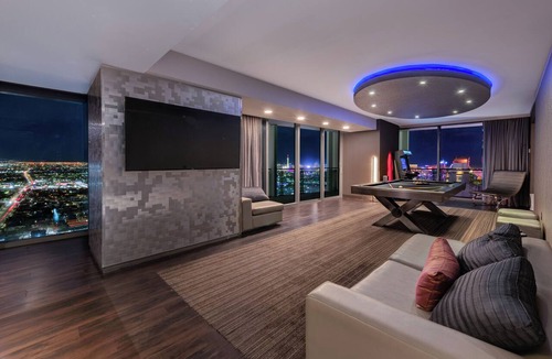 Las Vegas Condo | 2 Bedrooms- Stunning Strip View- Pool Table- Retro Arcade-3 King Beds-38th Floor