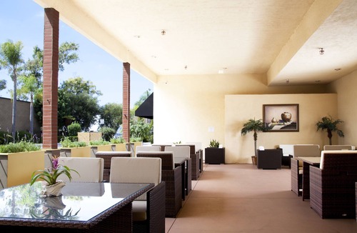 Torrance Hotel | 2 Business-ready Deluxe Double Room near Torrance Hubs and Beaches.