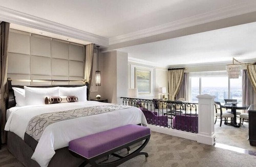 Las Vegas Hotel | 2 Connecting Suites at a 5⭐️ Hotel