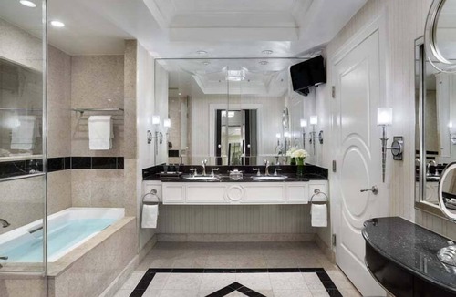 Las Vegas Hotel | 2 Connecting Suites at a 5⭐️ Hotel