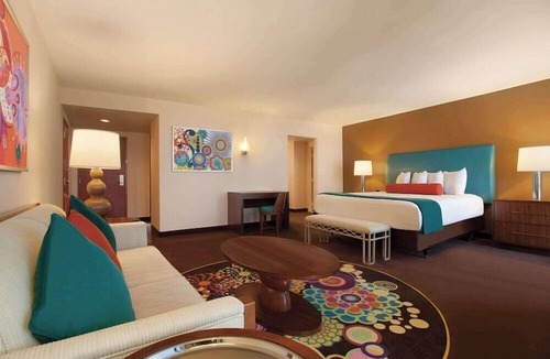 Las Vegas Hotel | 2 Connecting Suites at a Hotel