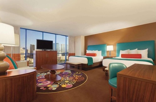 Las Vegas Hotel | 2 Connecting Suites at a Hotel