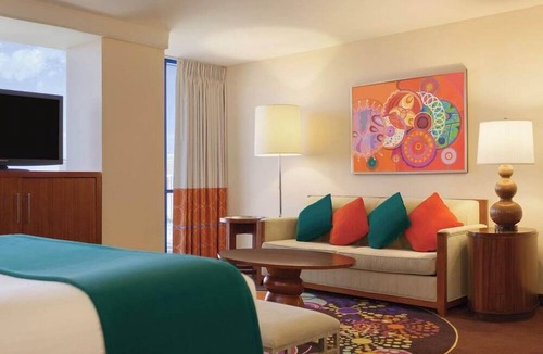 Las Vegas Hotel | 2 Connecting Suites at a Hotel