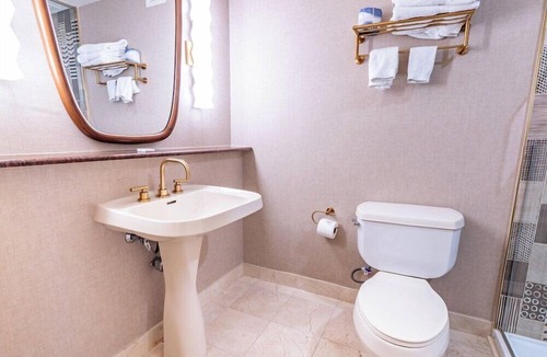 Las Vegas Hotel | 2 Connecting Suites at a 4⭐️ Hotel