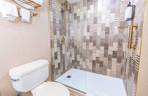Las Vegas Hotel | 2 Connecting Suites at a 4⭐️ Hotel