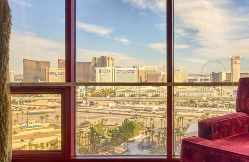 Las Vegas Hotel | 2 Connecting Suites at a Hotel