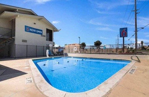Moreno Valley Apartment | 2 Full Beds|Non-Smoking,Micfridge