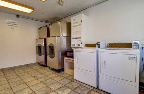 La Sierra Apartment | 2 Full Beds | Smoking