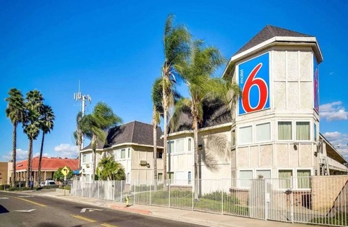 La Sierra Apartment | 2 Full Beds | Smoking