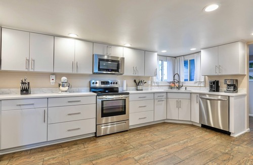 South Scottsdale House | 🌴2 King Suites, Huge HEATED POOL& SPA, 8 MIN TO OLD TOWN,2 LIVING ROOMS, FIREPIT