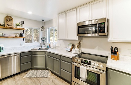 North Lakeport House | 2 Mi to Clear Lake: Pet-Friendly Lakeport Retreat!