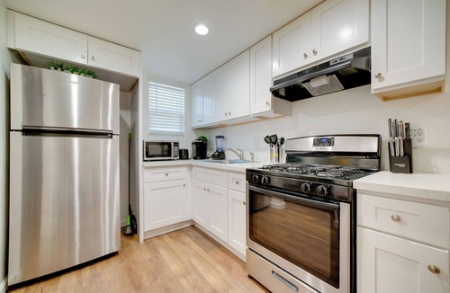 Riverside Apartment | 2 Mi to Dtwn Riverside & Hospital! Family Retreat
