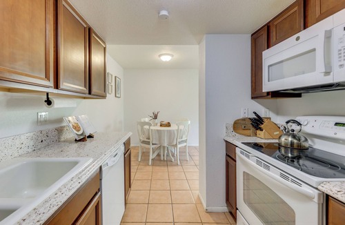 South Scottsdale House | 2 Mi to Old Town & Fashion Sq: Townhome w/Pools