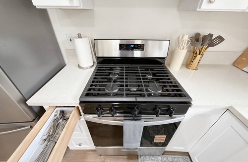 Arcadia House | 2 Suites in the guest house good for family/co-workers one parking spot only