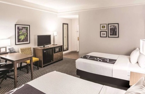 Woodlands Village House | 2 x 2 Non-smoking Double Beds at La Quinta Inn by Wyndham Flagstaff
