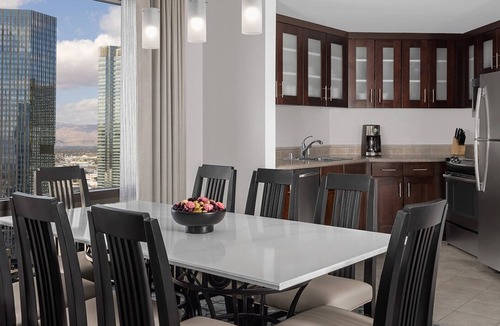 Las Vegas Resort | 2025 F1 Race Spacious 3 bedroom resort on course