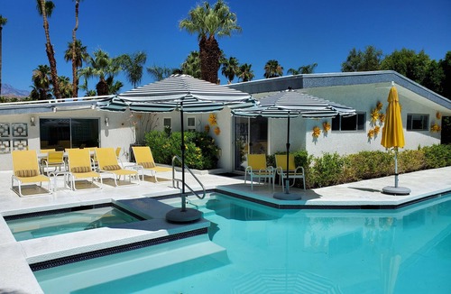 Palm Desert House | 21 PALMS off of El Paseo