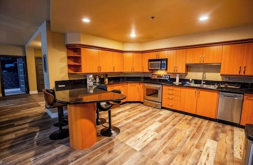 Las Vegas Condo | 2100 SqFt Penthouse Suite W/Strip Views! POOL GYM