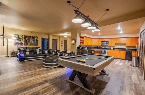 Las Vegas Condo | 2100 SqFt Penthouse Suite - Strip Views! POOL GYM